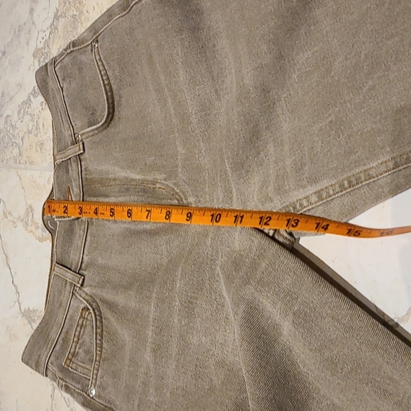 COS wide leg 3/4 crop lt. Olive jean .size 26 - Picture 7 of 8